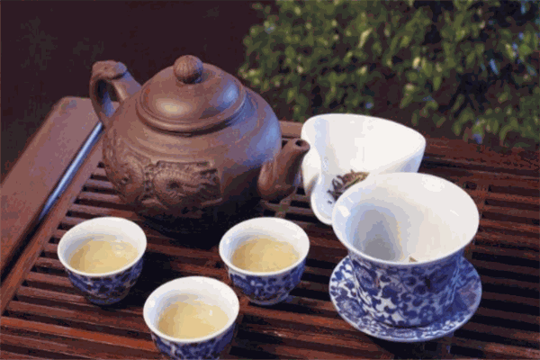 科技与传统交融，体验未来茶坊新风尚