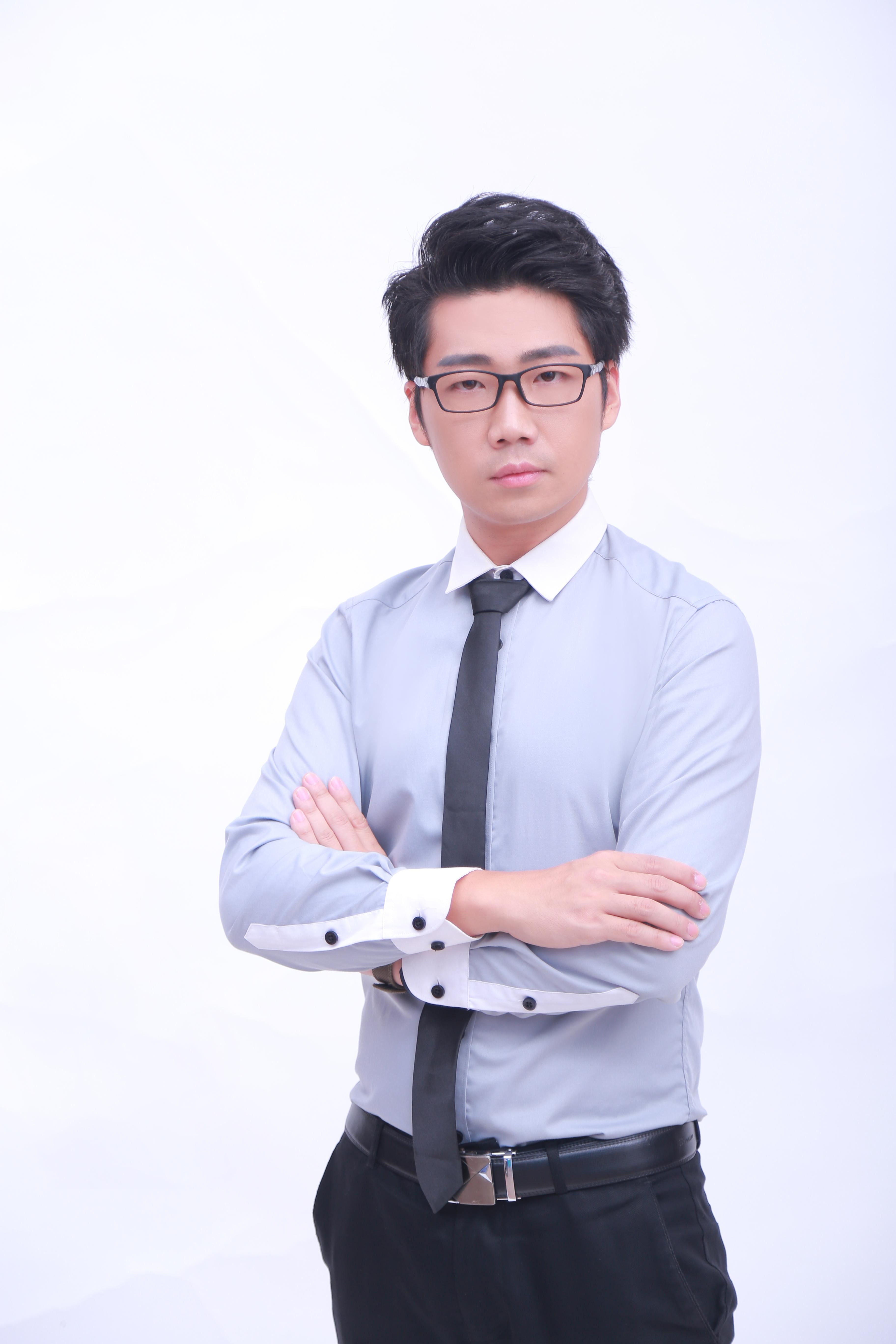 王光演员，演艺之路的深入解析与我的观点