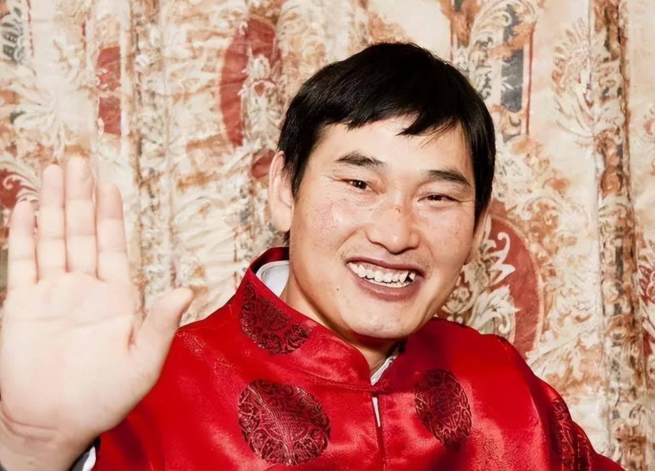 时代背景下的草根明星——最新大衣哥